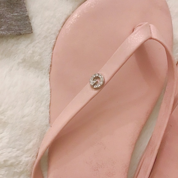 BNWOT Guess Pink Sandals - Picture 3 of 4